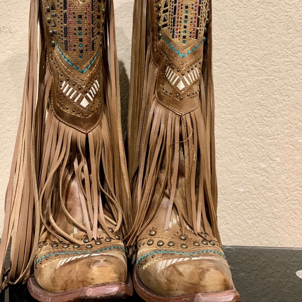 Corral fringe boots!